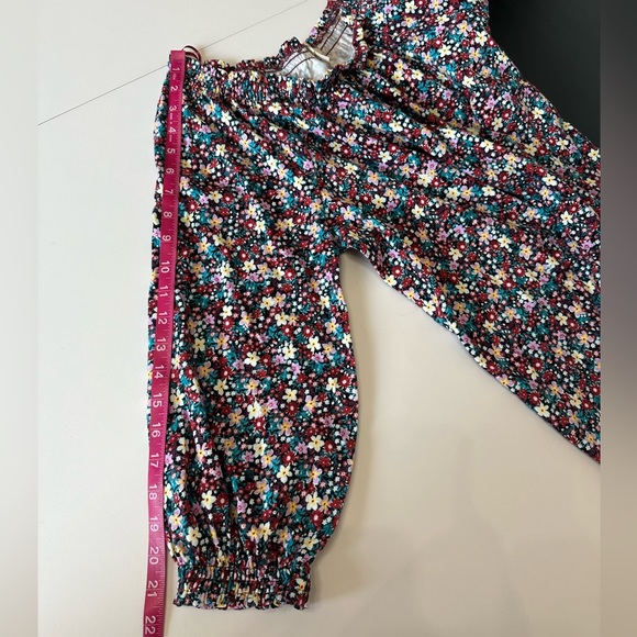 NWT. Women’s beautiful floral top. Size 0X. - Picture 10 of 10